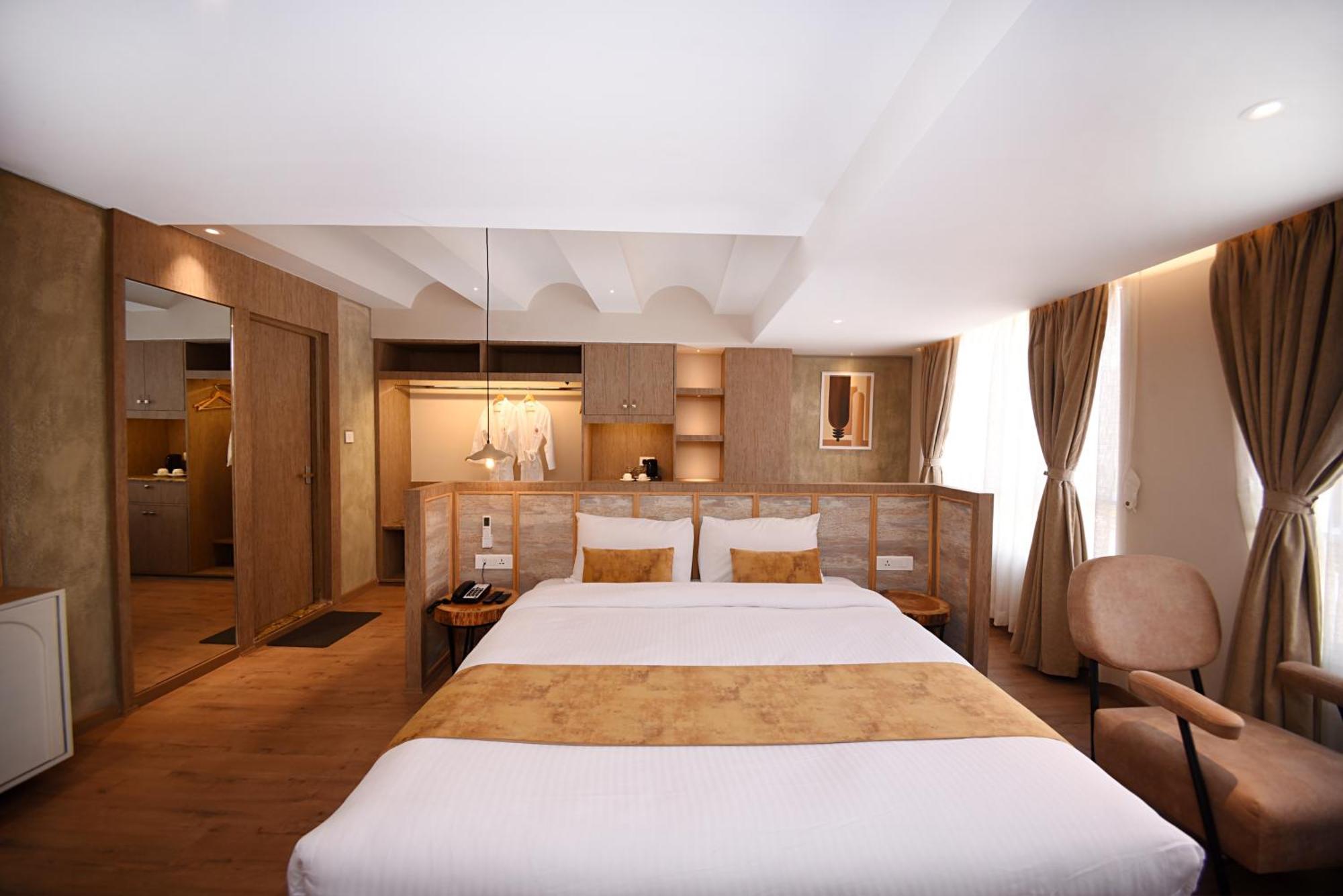 Daali Hotel & Apartment Катманду Экстерьер фото