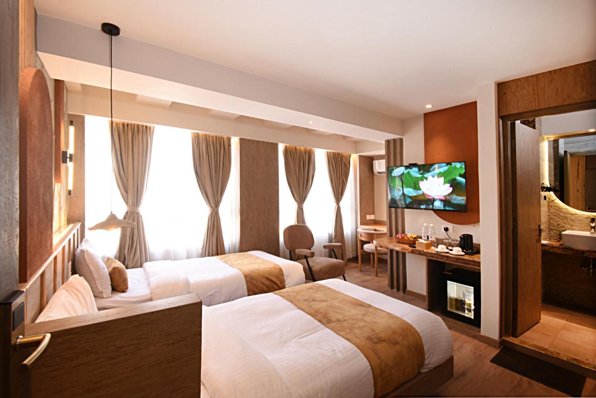 Daali Hotel & Apartment Катманду Экстерьер фото